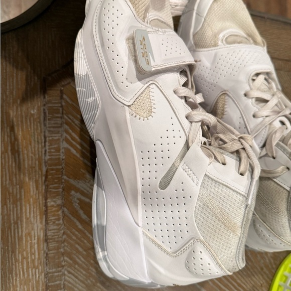 Nike Zoom Air White Athletic Shoes size 11 - Picture 1 of 7